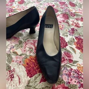 Vintage 90s Y2K Nine West Black Leather Mid Heel Pumps